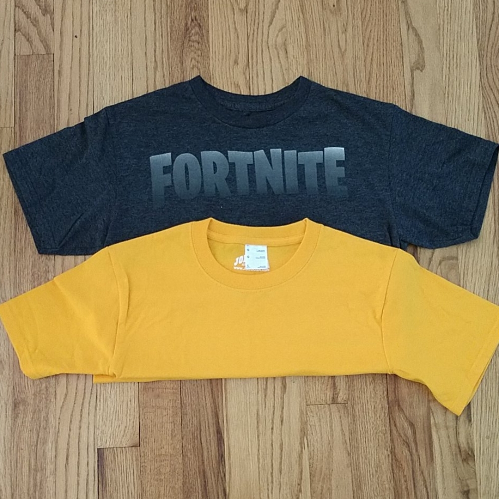 ❤️5 for$18❤️ Two boys short sleeve T-shirts